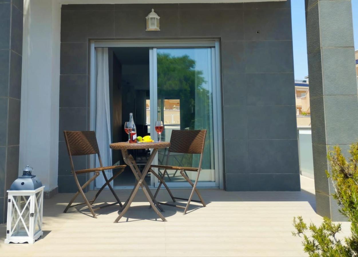 Bungalow En Punta Prima 2 Dormitorios Y Piscina Торрев'єха Екстер'єр фото